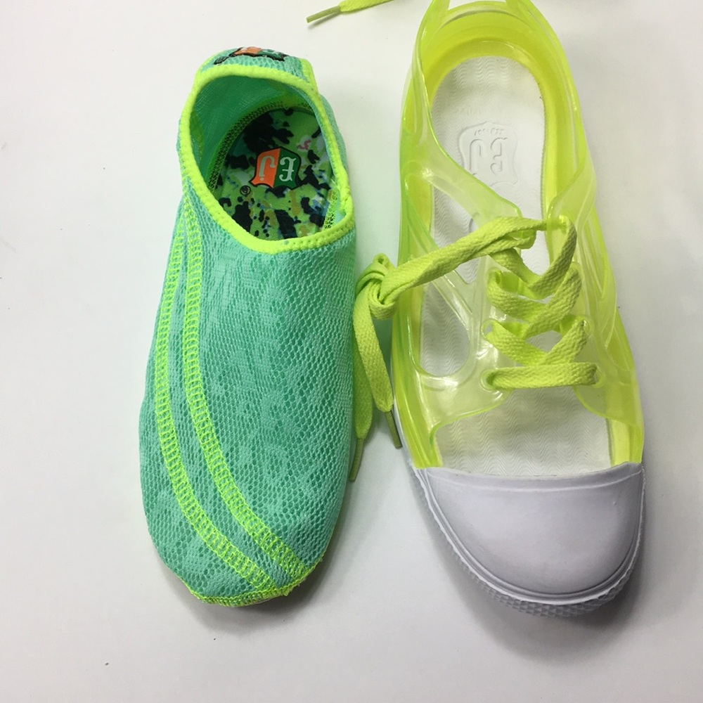 EJ Two Way wearing casual shoe NWOT